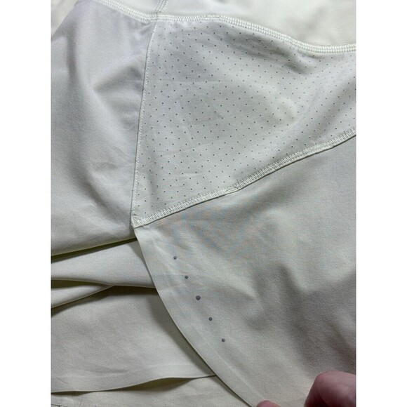 Athleta Run With It 3.5" Short Shorts Pale Yellow Green XL Stretch Pocket - Picture 13 of 16